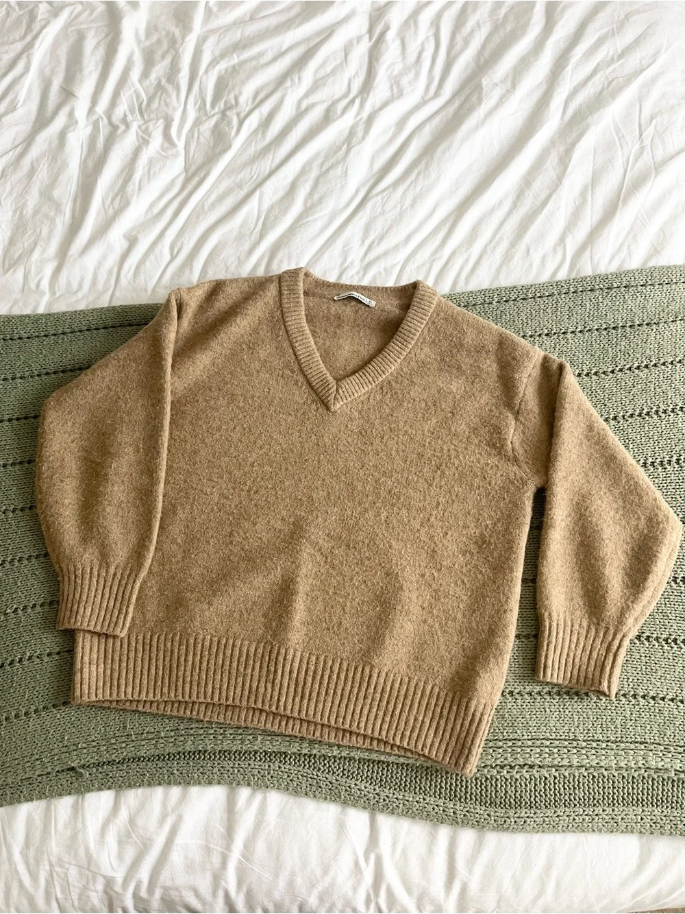 Abercrombie and Fitch V-Neck Pull Over Sweater in Camel